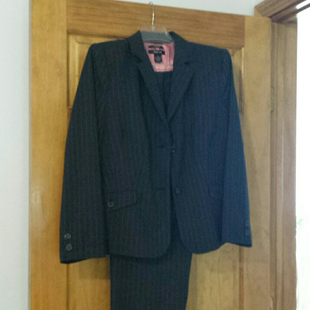 Suit - Picture 1 of 3
